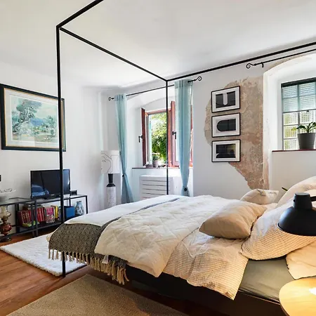 2 Bedroom Stunning In *