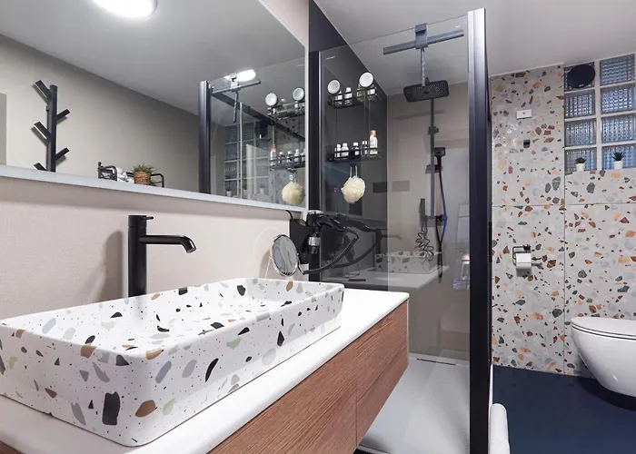 2 Bedroom Stunning In Appartamento *