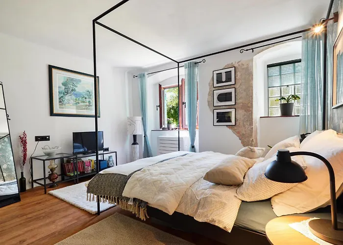 2 Bedroom Stunning In *