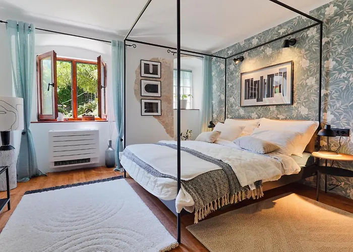 Apartment 2 Bedroom Stunning In
