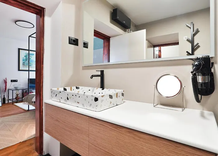 2 Bedroom Stunning In Apartament *